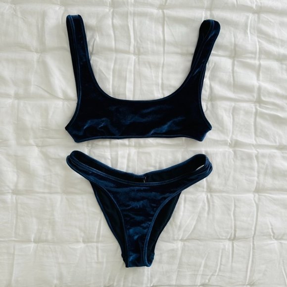 Triangl Bikini Navy Velvet Bikini Set (Small Top/ XS Bottoms) - Picture 2 of 4